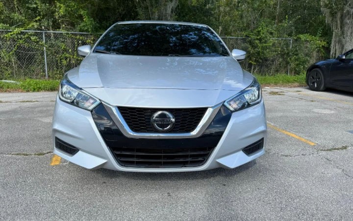 Nissan Versa - Imagem 1